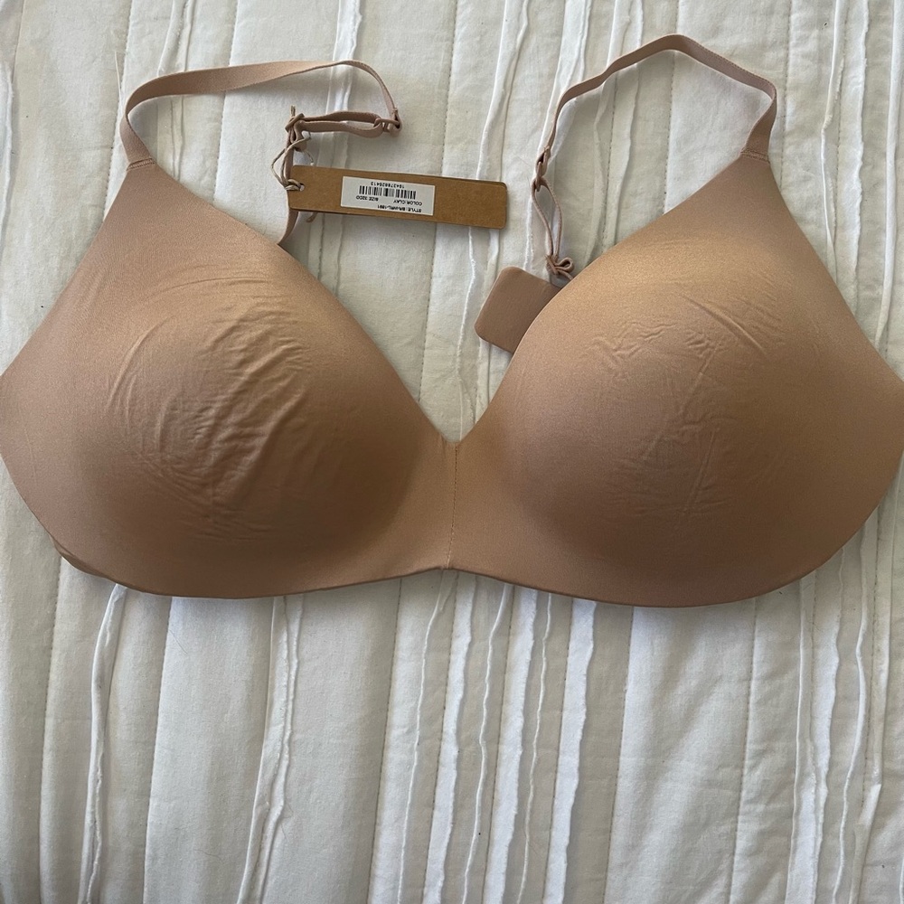 SKIMS Smooth Contour Bra in Light Tan - Picture 3 of 6
